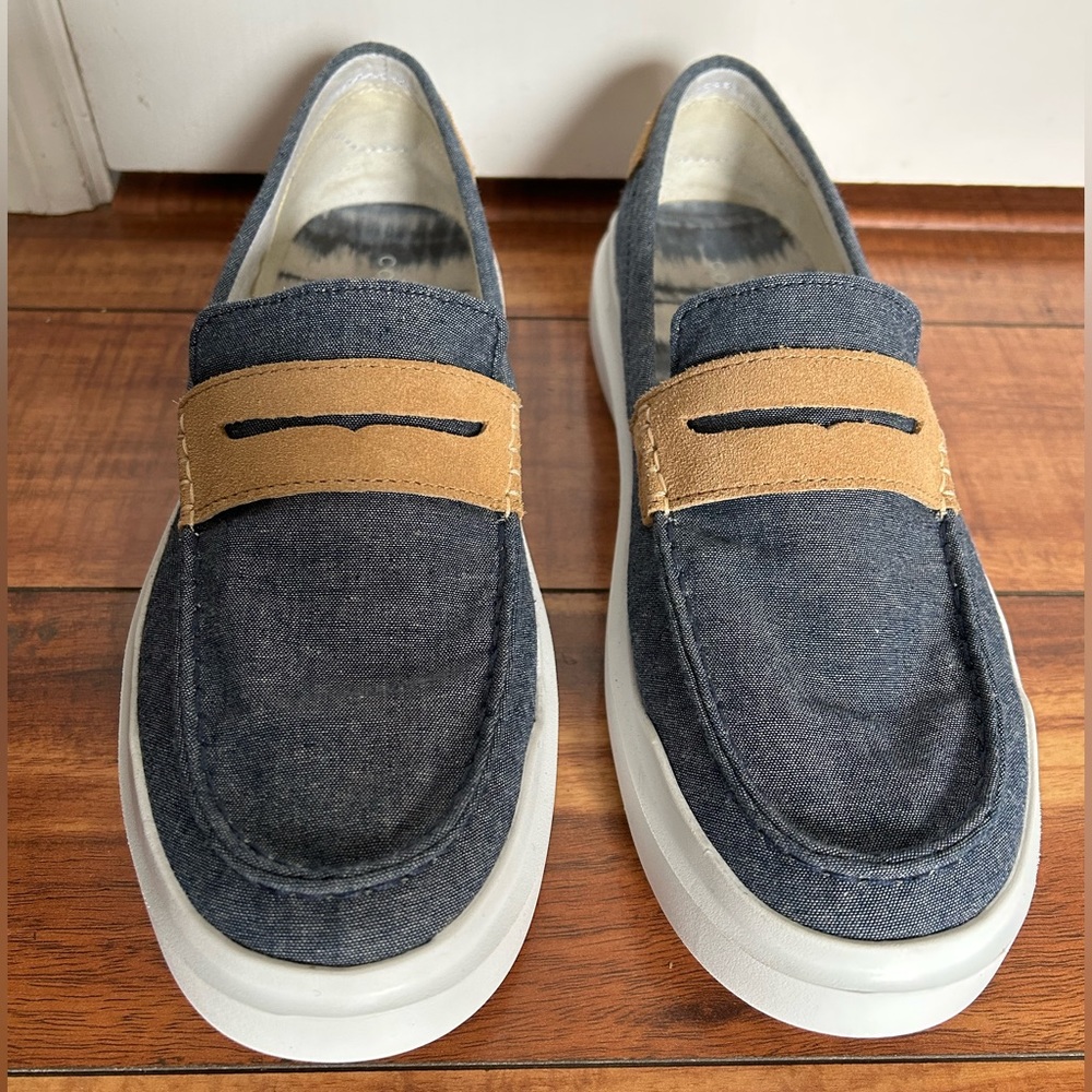 Cole Haan Grandpro Rally Chambray Canvas Loafer in Size 10B